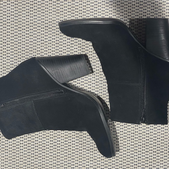 Nine West Bolt Suede Bootie Size 8M - Picture 3 of 9